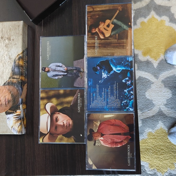 Garth Brooks (The Ultimate Collection)2018 - Picture 5 of 9